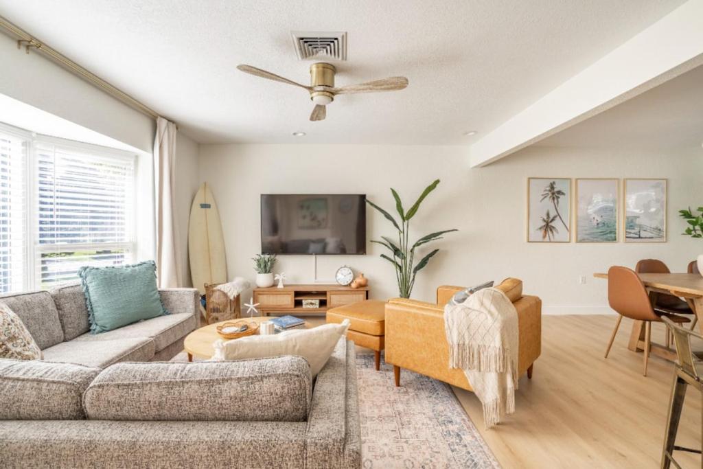 3 min to Beach - Heated Pool - Large Groups, Seminole