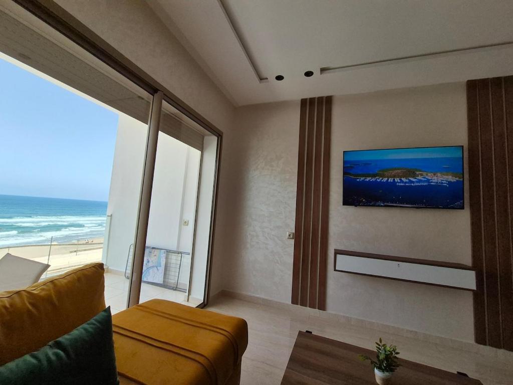 Seaside Escape - Modern Comfort and Relaxation in Mehdia, Kenitra