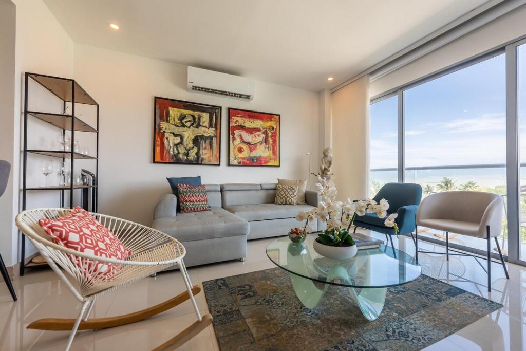 Beachfront Modern One-Bedroom Apartment with Pool, Parking - 4