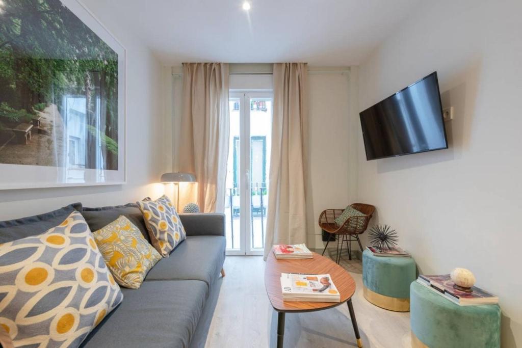 Sophisticated brand new flat in historic district - 2