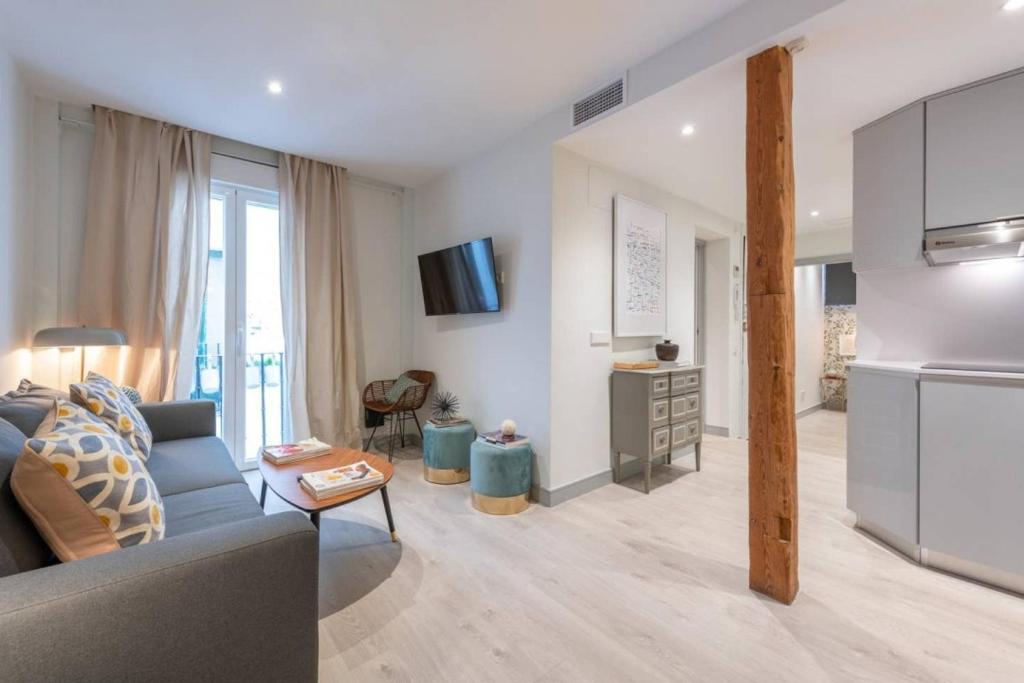Sophisticated brand new flat in historic district - 3