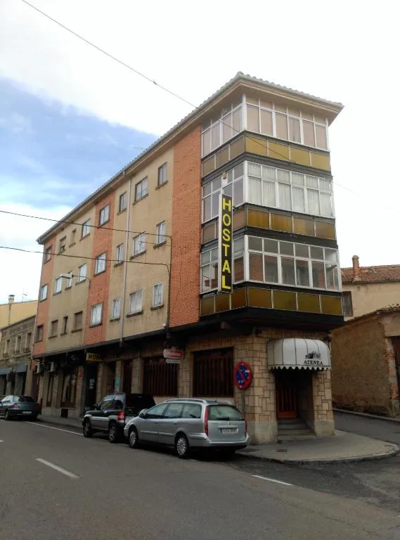 Hostal ROMI, hotel in Cantalejo