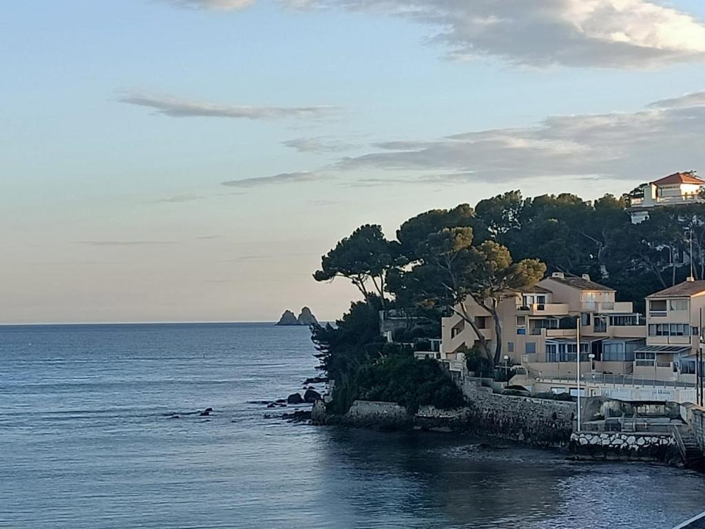 Vue et emplacement d'exception à 20 m de la plage des Sablettes - 4