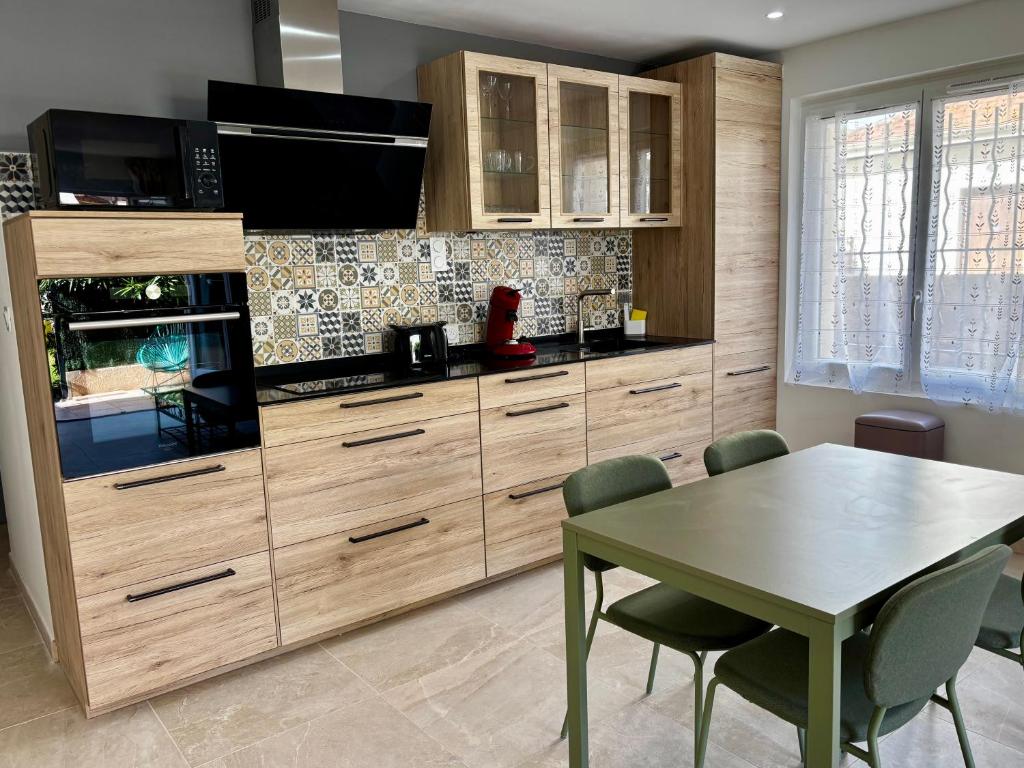 Superbe Appartement rénové à 150 mètres de la plage de Fréjus - 2