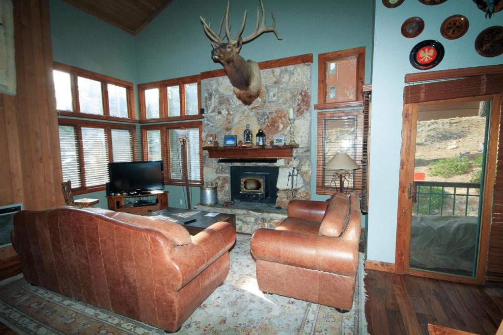 Mountainback #79, Loft, Den, Mammoth Lakes