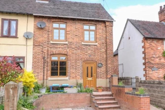 Charming 3 Bed Cottage sleeps 5, Totmonslow