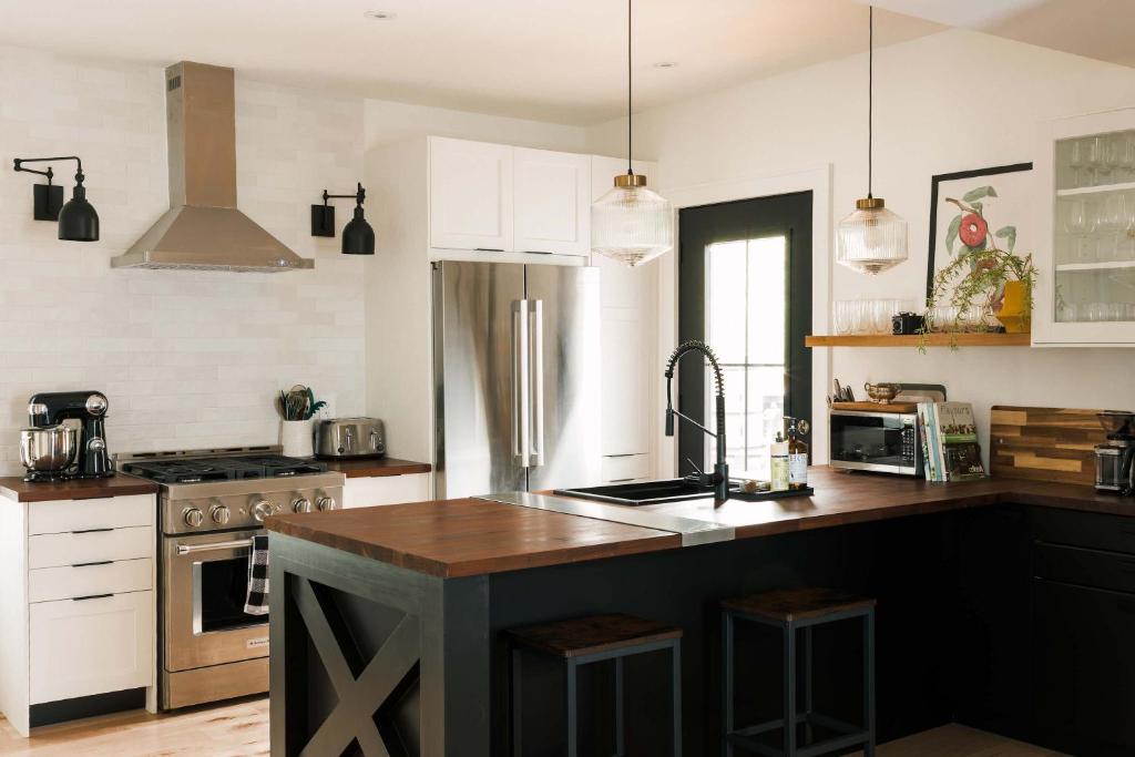 SquirrelHaus PEC, Hillier