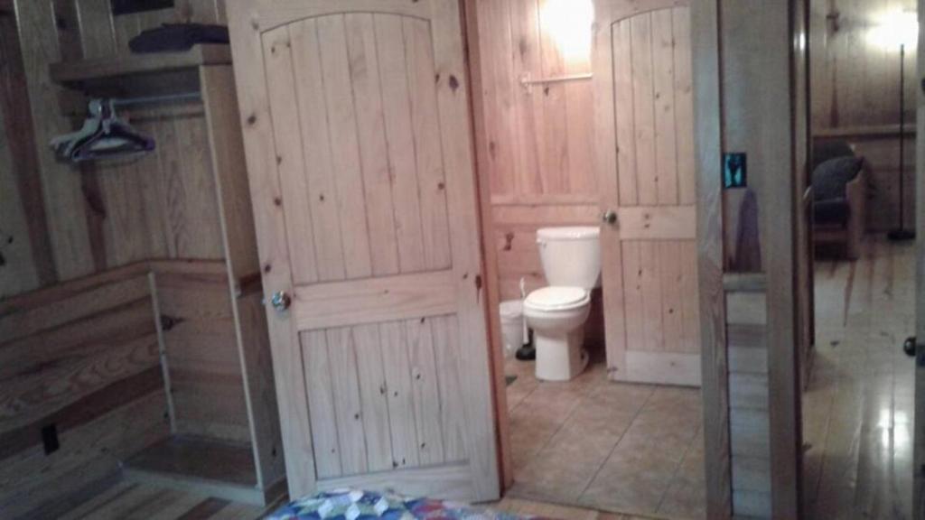 Five Points Lake Hamilton Cabin E, Hot Springs