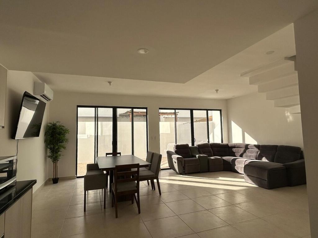 Beautiful house with pool & Gym - 4