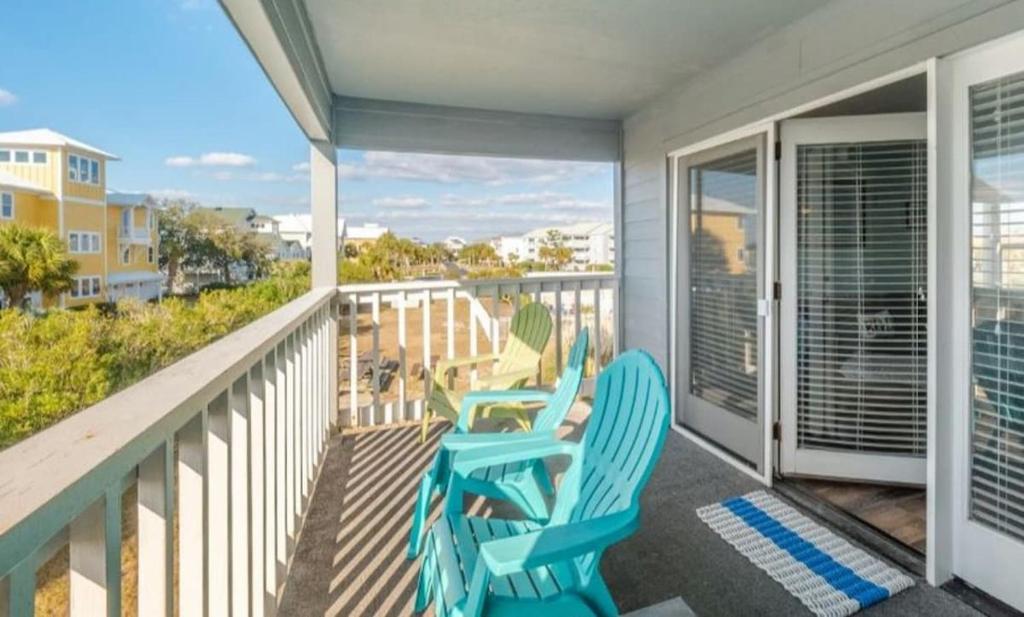 Sea The World- Private Access to Beach, Carolina Beach