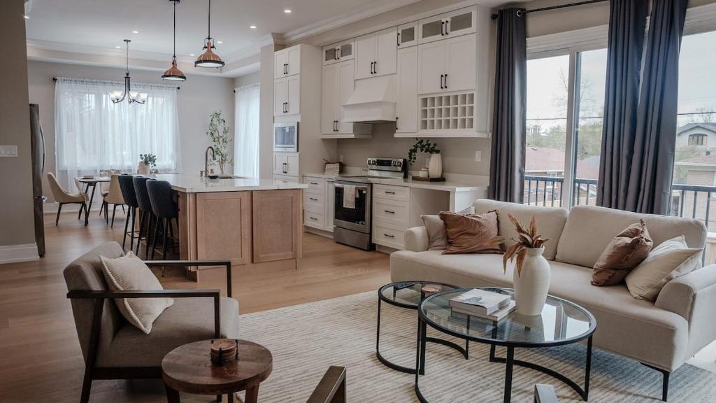 Upscale Pickering Escape Near Lake & Dining, Pickering