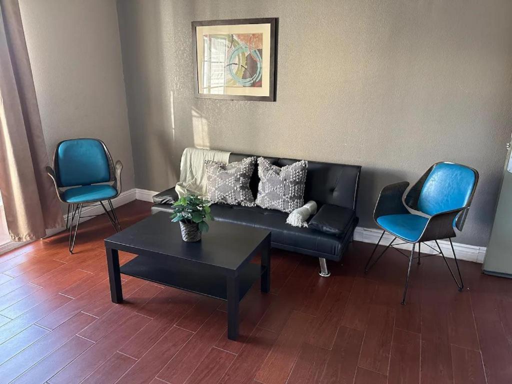 Los Angeles Cabana Inn & Suites facility