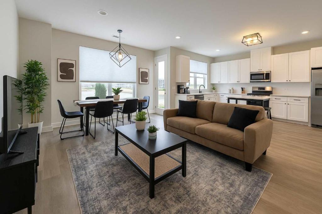 Spacious 4BR Home- Perfect for Groups WV1, Warrenville