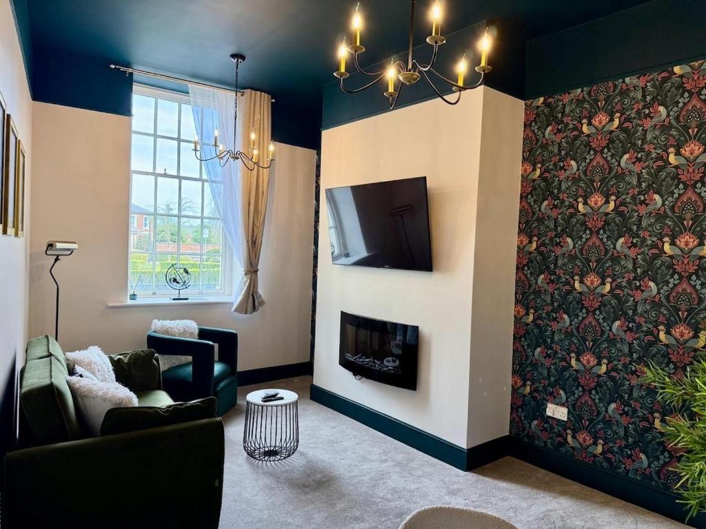 Newly refurbished, 2BD, 1Bath, Free Parking, Central, Gloucester