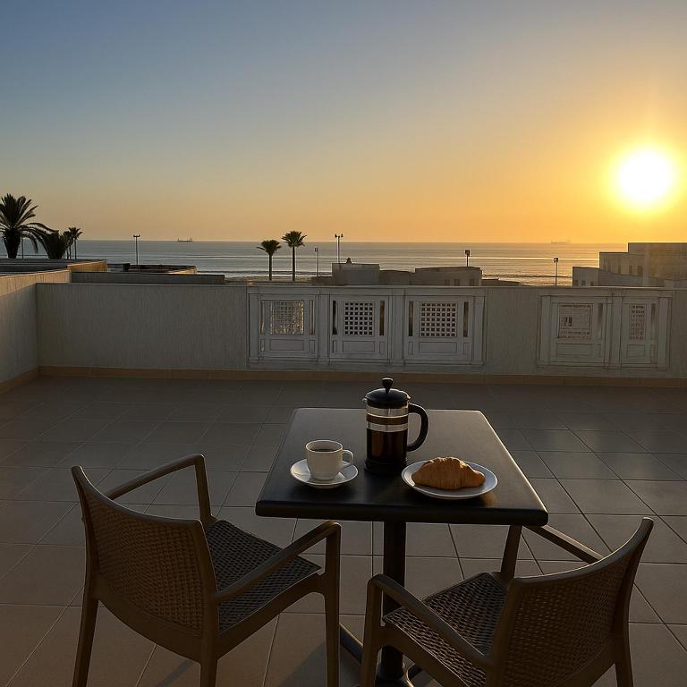 Sea View Private Terrace - Fibre Wi-Fi & Netflix, As-Sawíra