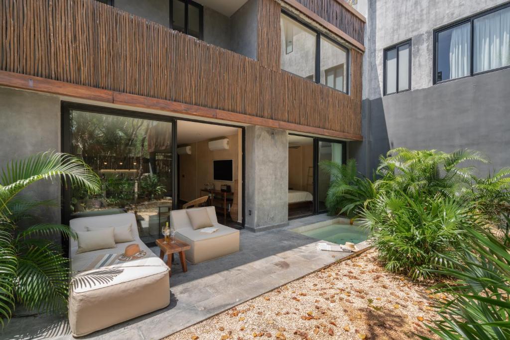 Humana Luxury Suite Private Pool & Huge Terrace - 4