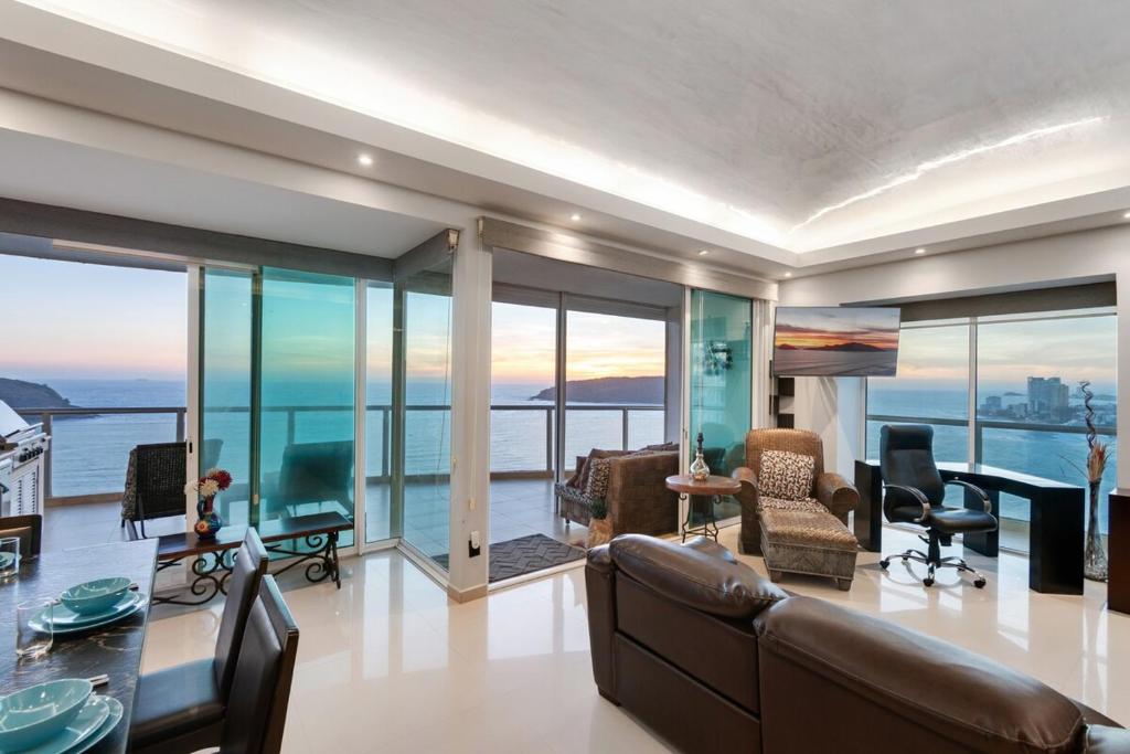 Beautiful View on the 23rd Floor Beach Front - 1