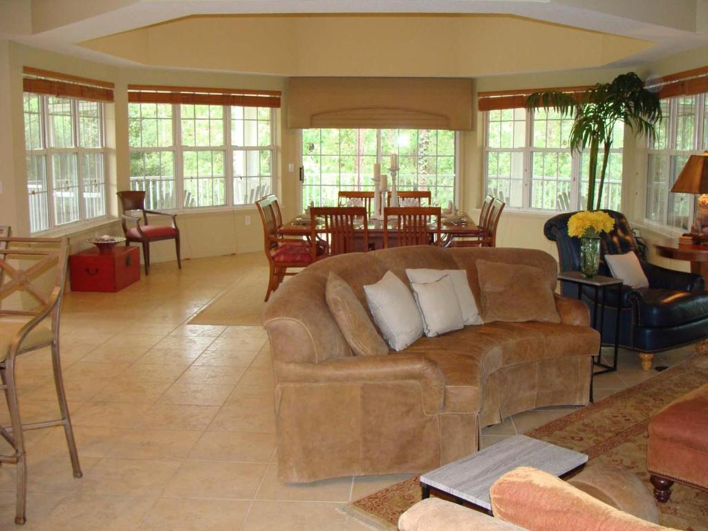 Spacious with golf and wildlife views 1233-4, Sampson