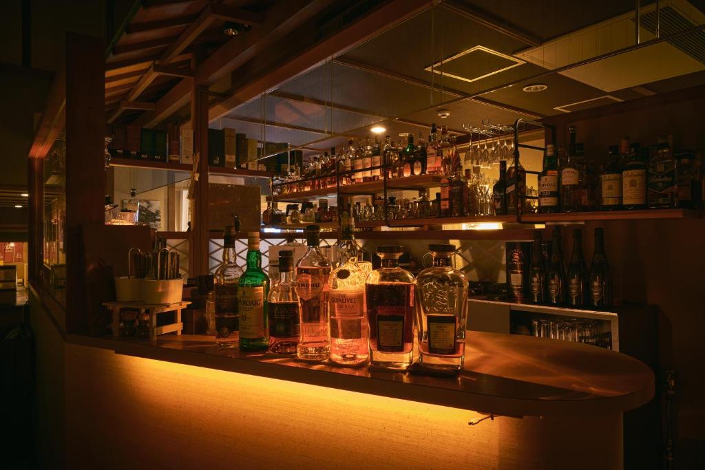 Highly-rated bar