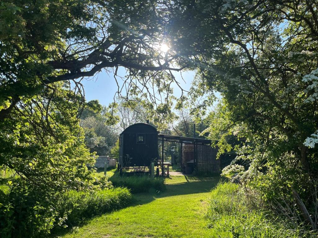 Stompy's Hut, Laxfield