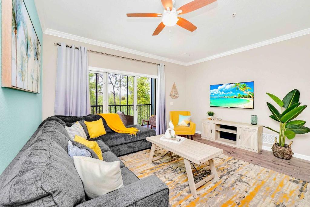 2BR Condo with Pool & Hot tub - Near Disney, Orlando