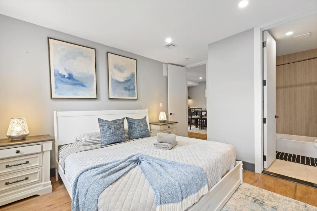 Luxury and Chic 2BR 2BA Apt Mins to NYC and Hoboken, Jersey City