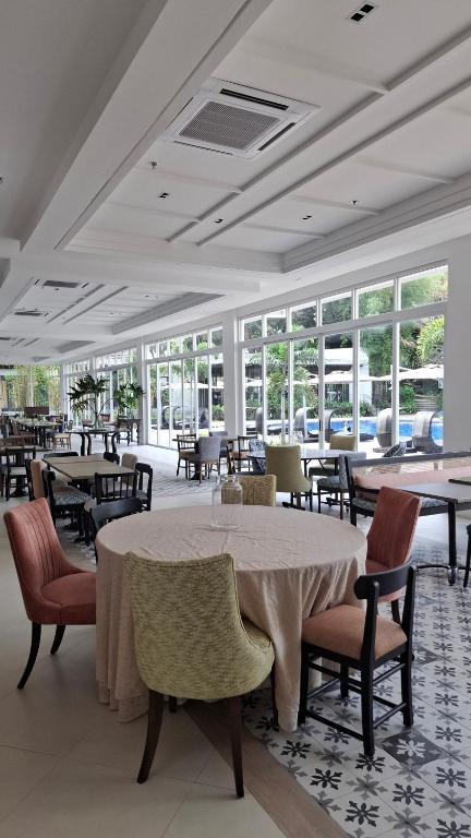 Restaurant, Pontefino Hotel and Residences in Batangas