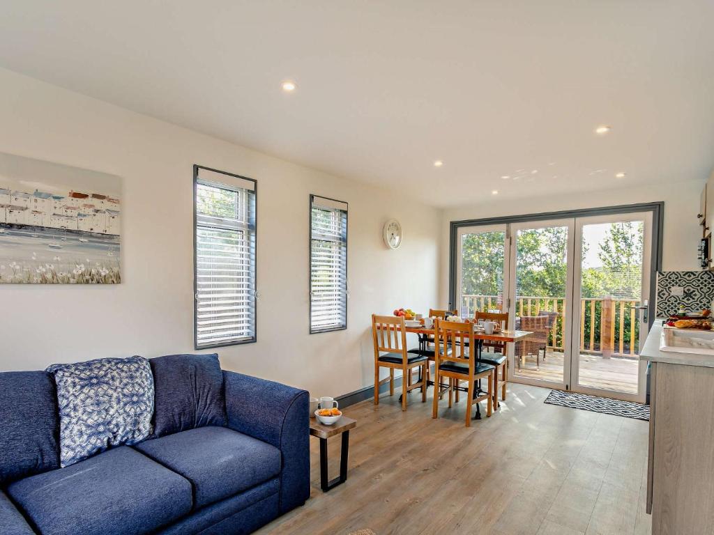 2 Bed in Westward Ho 95625, Westward Ho