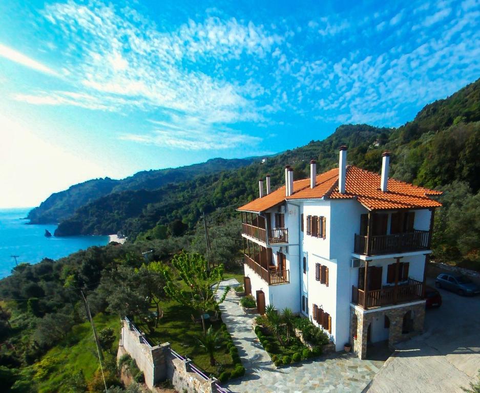 Guesthouse Enastron — Hotel in Chorefton