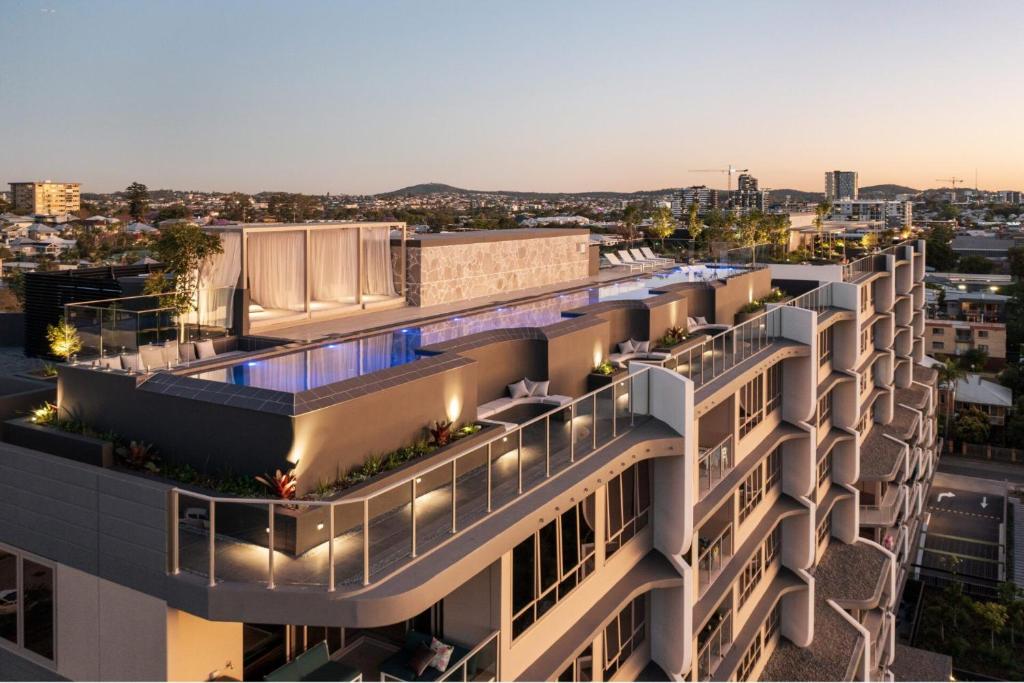 The Sinclair - Luxury Brisbane Apartment near The Gabba with Rooftop Pool, 3 Bedrooms & City Views, Brisbane