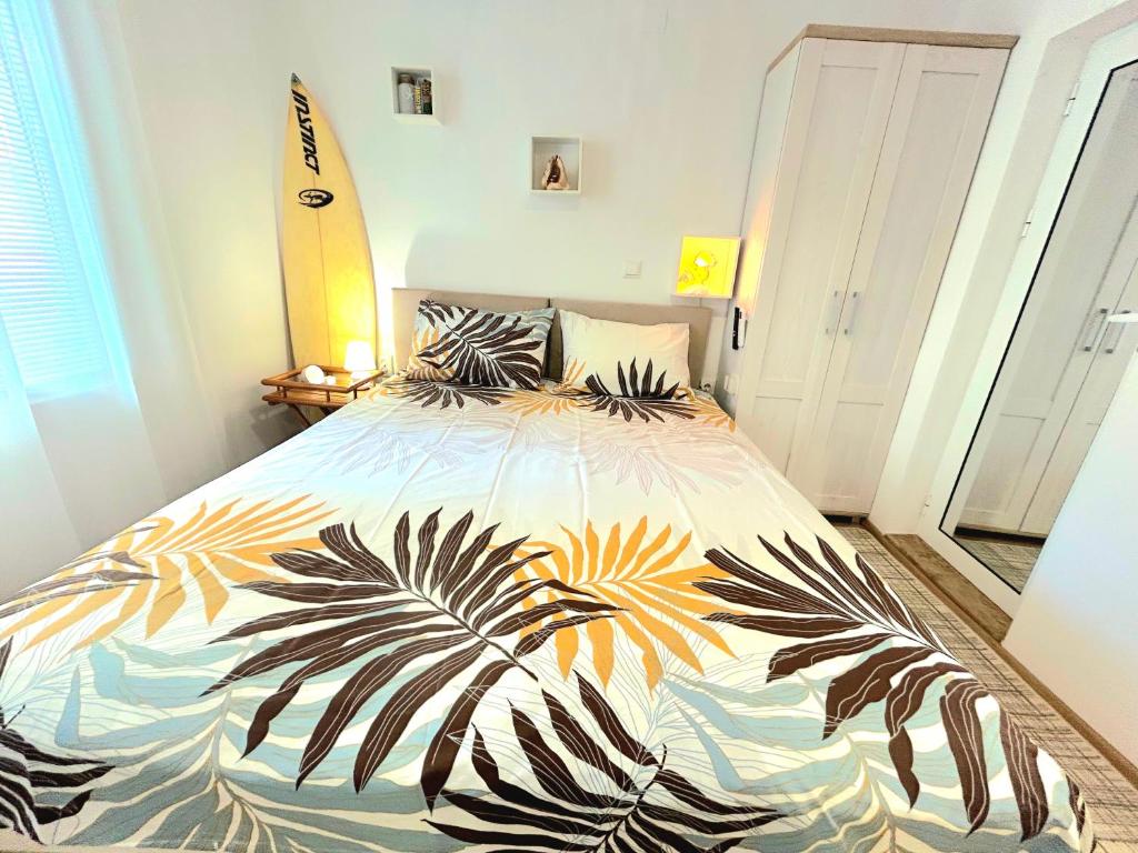 Studio Aloha, Burgas