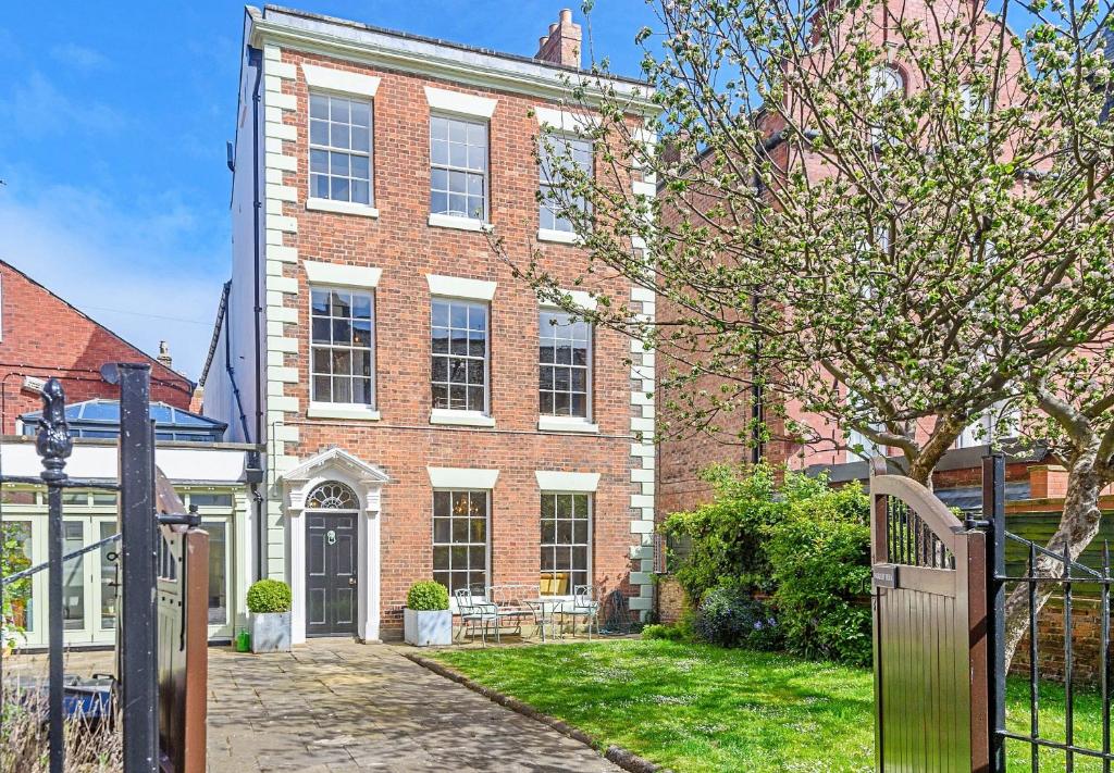 Finest Retreats - Harold Villa, Whitby