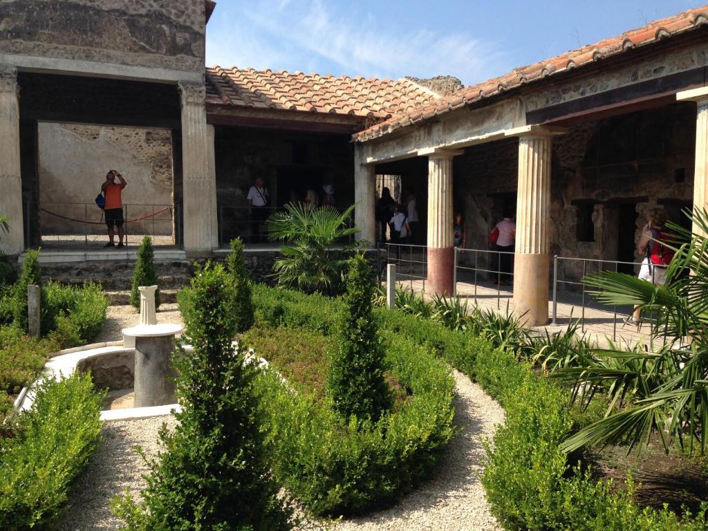Domus Pompeii photo