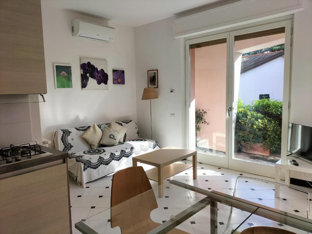 Serenas Beach Side Apt with Parking and AC - 2