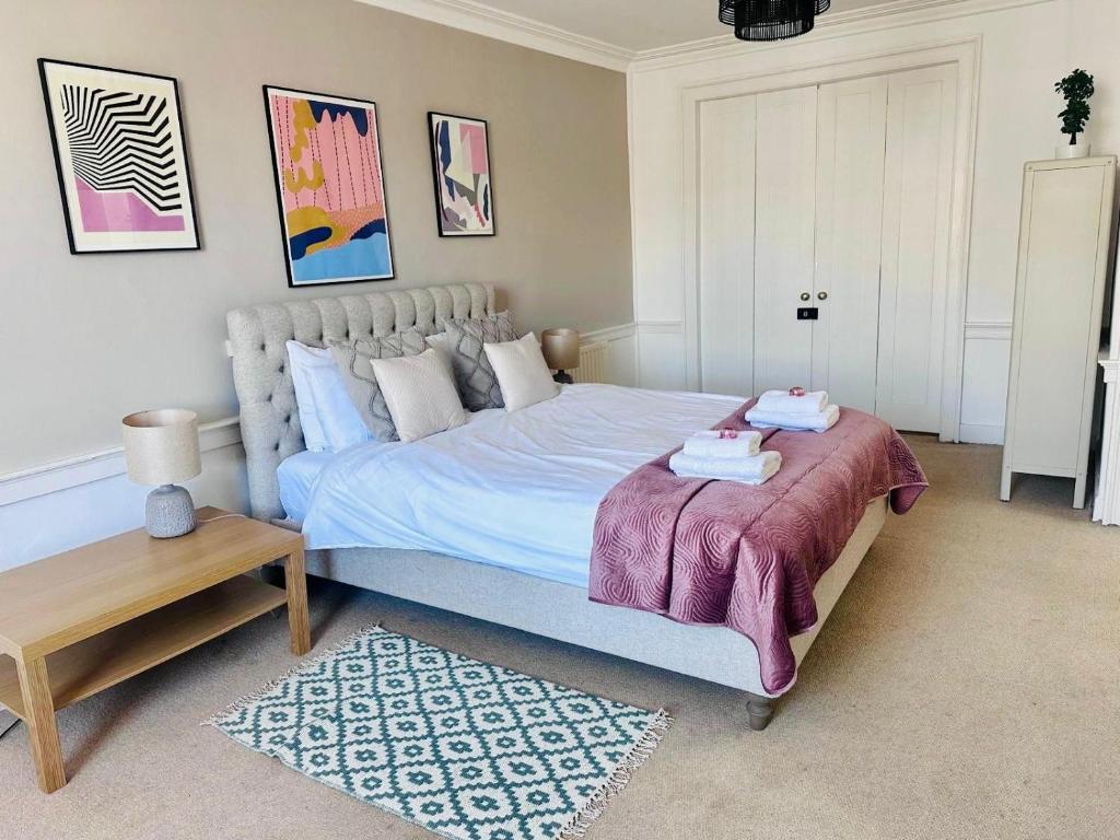 Super Spacious 4 Bed, sleeps 6, Edinburgh