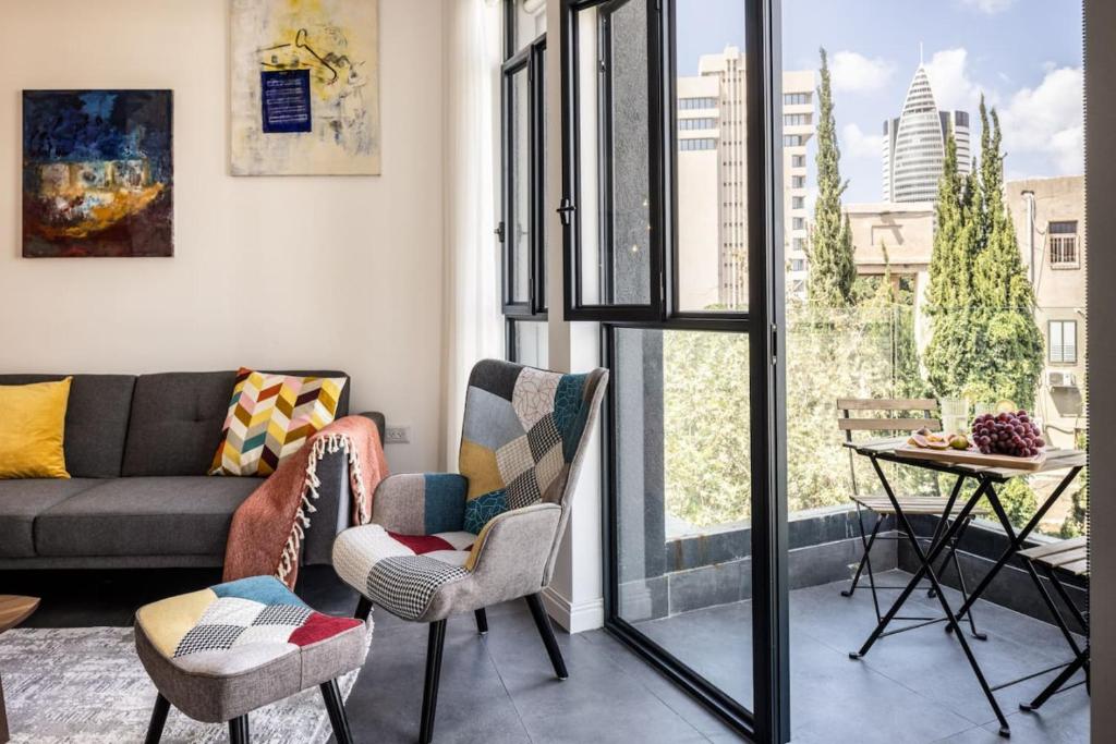 Old Charm & Modern Meets in Haifa with Shelter by Sea N' Rent, Haifa