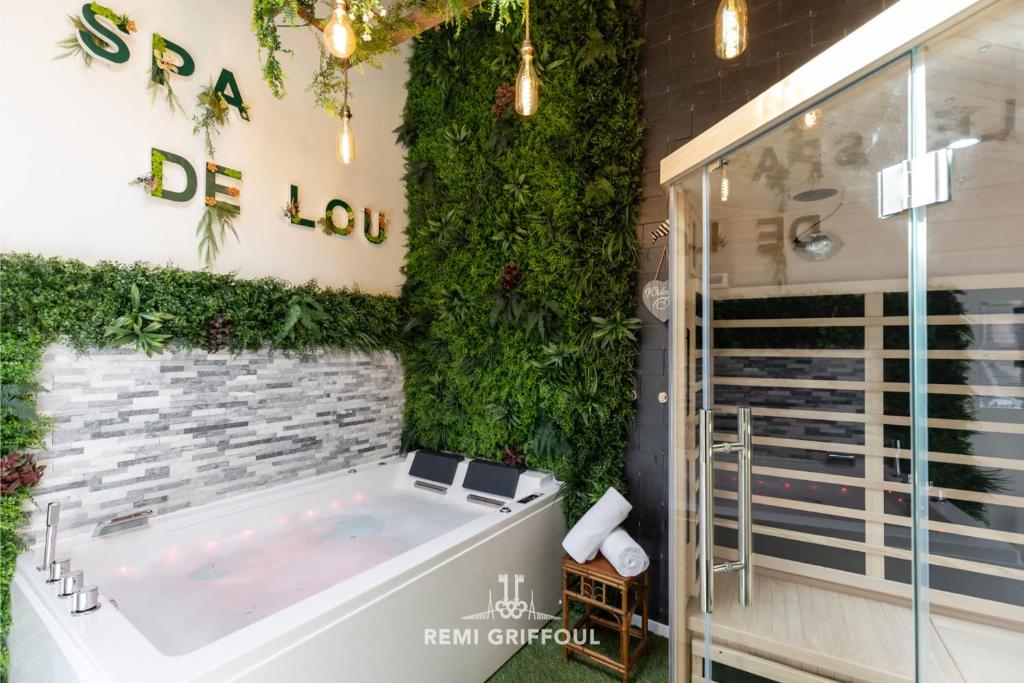 Le Spa de Lou Hot Tub Sauna & Private Patio 2 Guests - 1