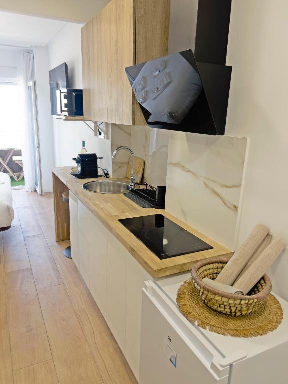 New Skyline Studio & Terrace - 2
