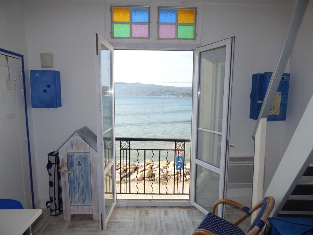 Rare à la location, pieds dans l' eau, pleine vue mer, wifi ... - 4