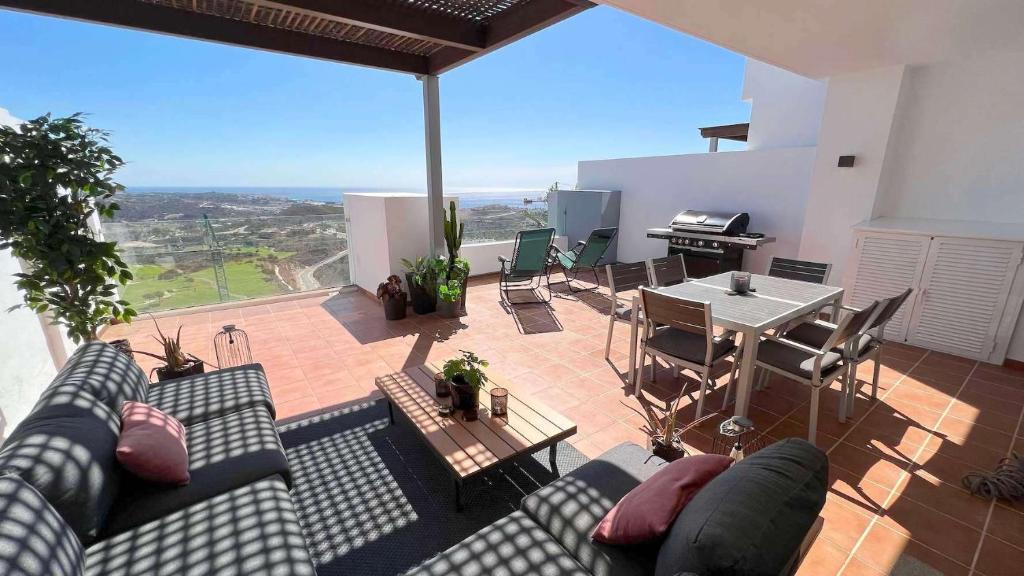 Bohemian-Chic Hideaway with Sun-Drenched Terrace - 1