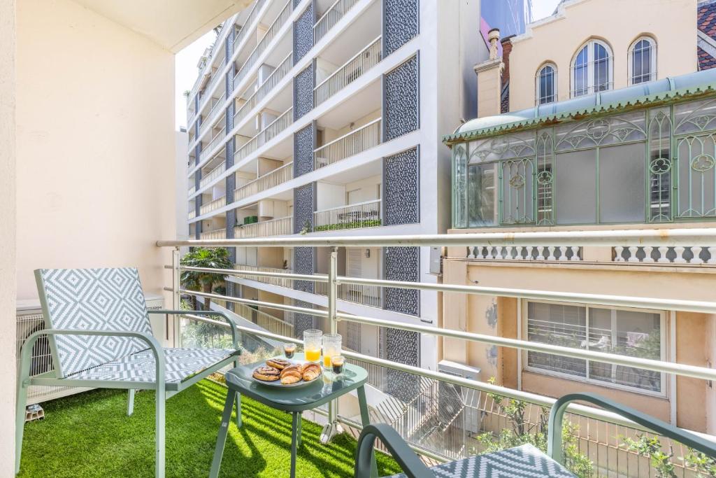 LB Vacation Rentals I Beautiful 2BR Apt, Renovated in 2025, La Croisette, Minutes from Beach and Palais - 1