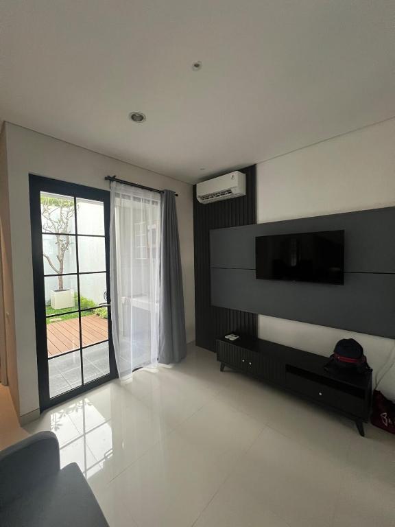 Toll Transit Home, Petiken