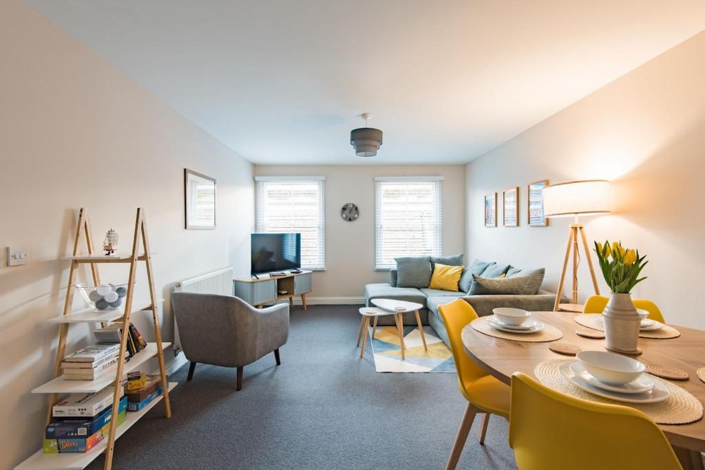 Strand Apartment by Keepers Cottages, Deal