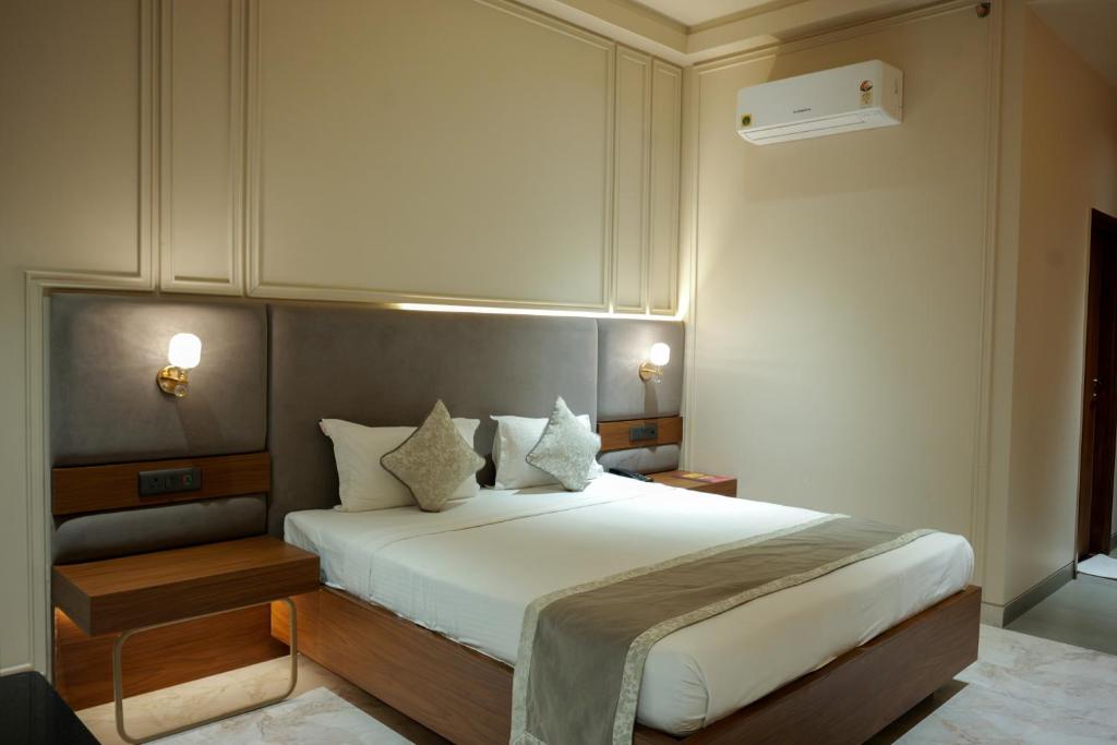 Hotel Highway Prince Behror 객실