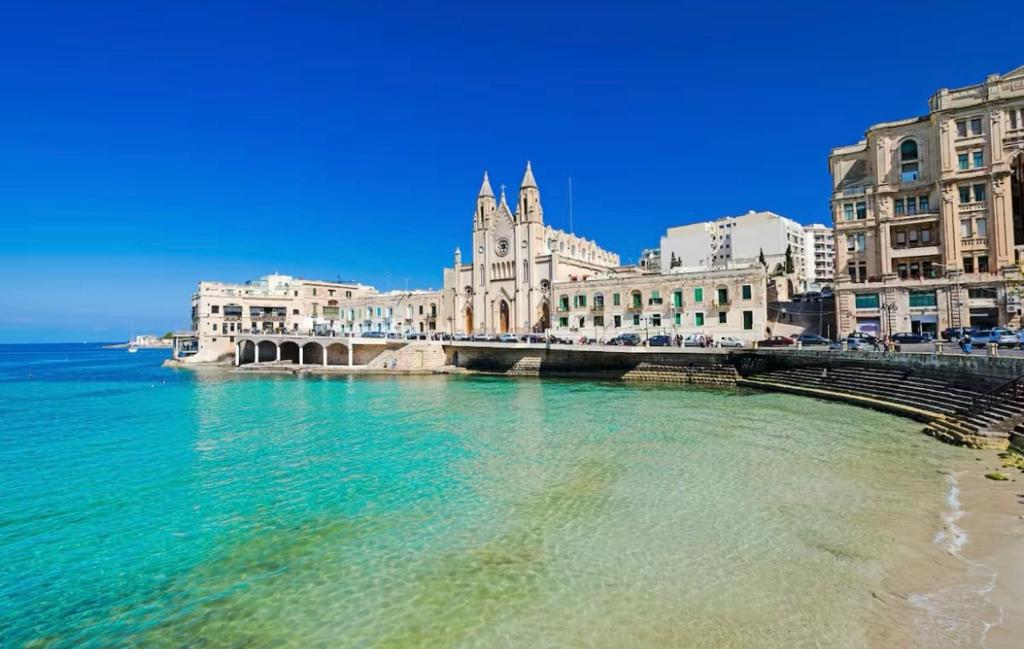 Private Room in sharing apartment CENTRAL MALTA, Sliema