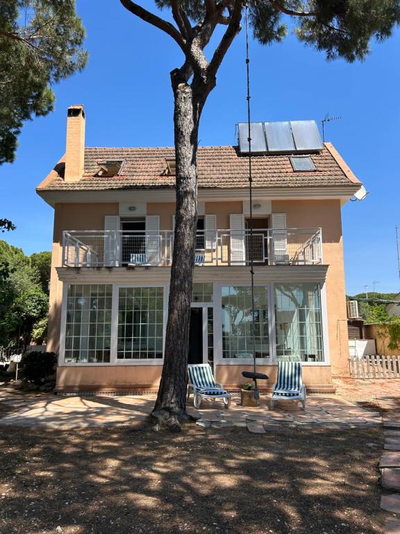 Chalet con vistas en parcela privada - 1