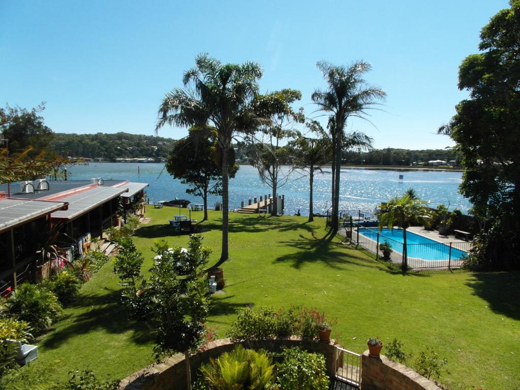 Lake Edge Apartments — Hotel in Burrill Lake