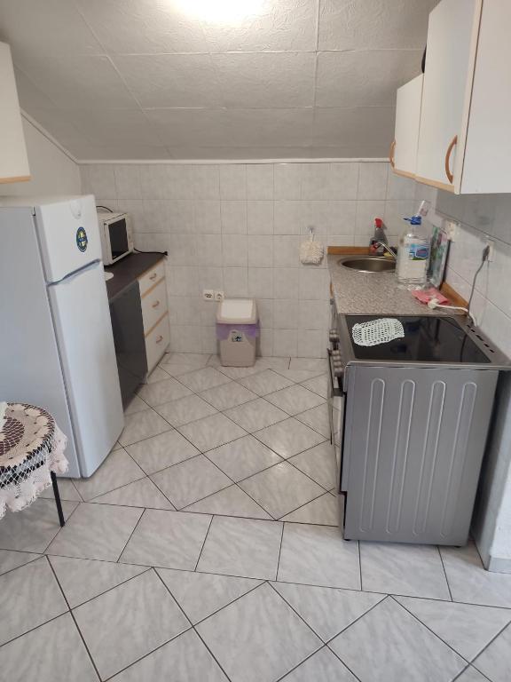 Apartments Paric, Vir