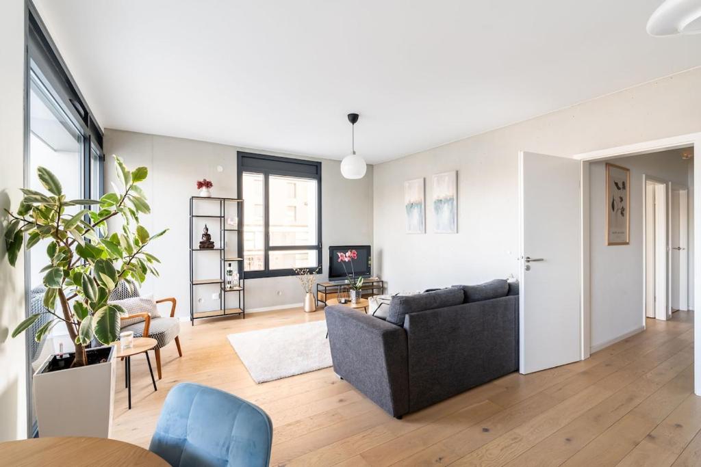 Basel-Tram 8-Tristate-Bridge-Riverview, Huningue