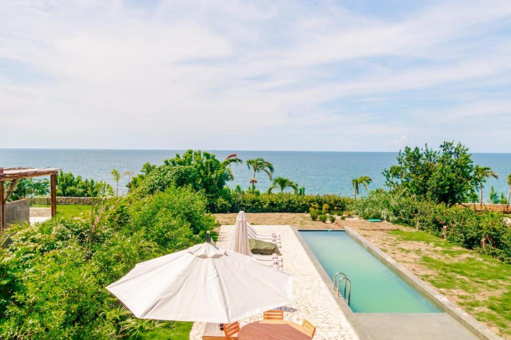Exclusive 4BR Beach House in Tierra Bomba - 2